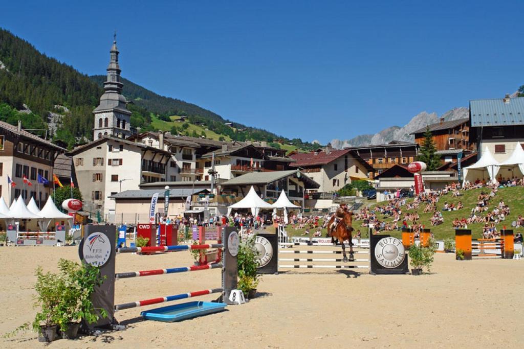 Hotel La Montagne La Clusaz Bagian luar foto